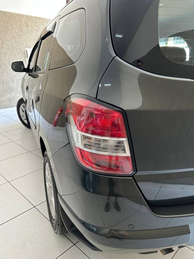 SPIN LTZ 1.8 8V FLEX 7L AUT. - 2016/2017 - CINZA 24
