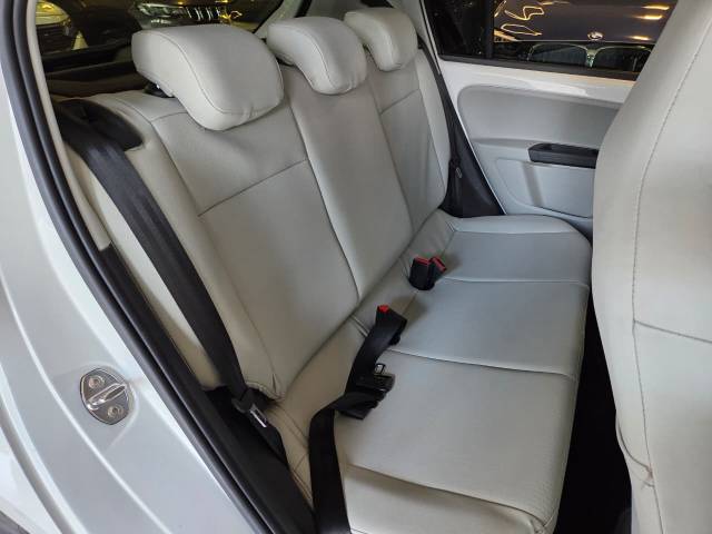 UP 1.0T TSI MOVE MB - 2015/2016 - BRANCO 10