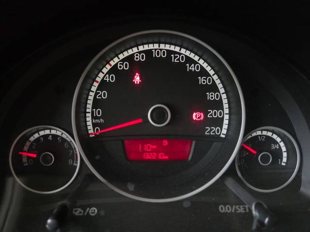 UP 1.0T TSI MOVE MB - 2015/2016 - BRANCO 34
