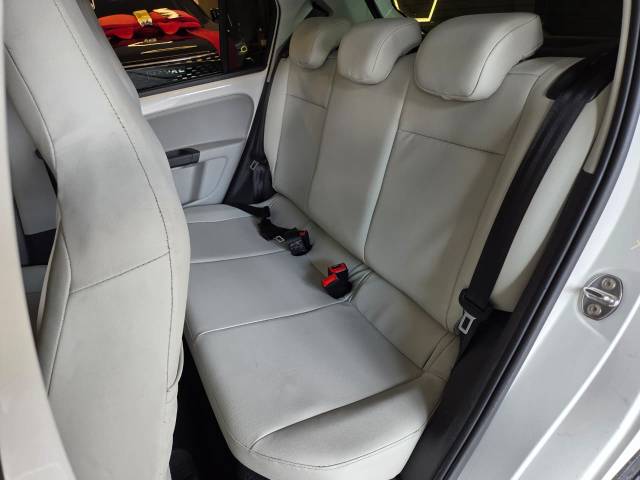 UP 1.0T TSI MOVE MB - 2015/2016 - BRANCO 28