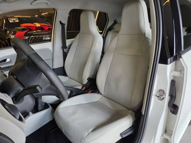 UP 1.0T TSI MOVE MB - 2015/2016 - BRANCO 32